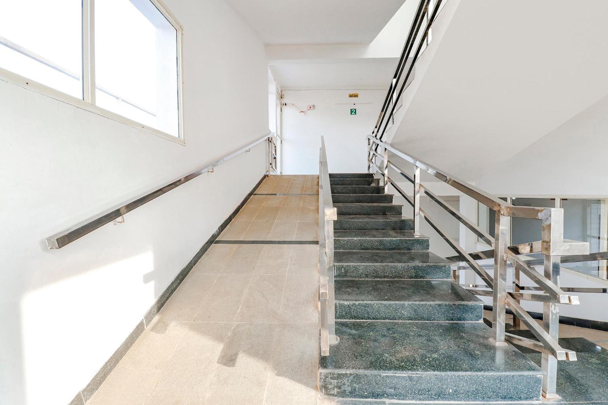 Fabhotel Raj Residency - 1Km From Madikeri Fort Buitenkant foto